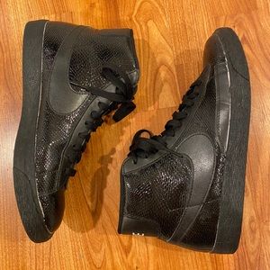 Nike Women’s Blazer Mid Leather Premium